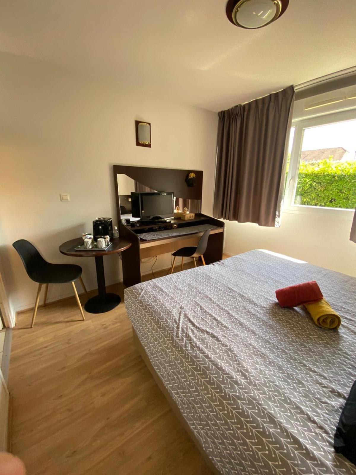 Libre Comme L'Air ! Apartment Idron Bagian luar foto
